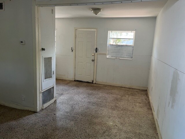 Foto del edificio - 1089 S Deleon Ave