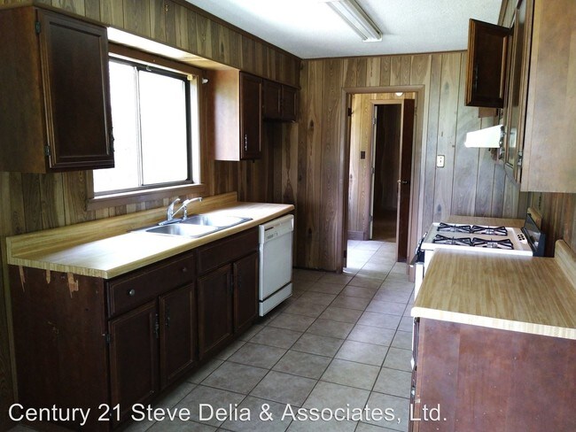 Building Photo - 4 br, 2 bath House - 1720 N. Pine St.