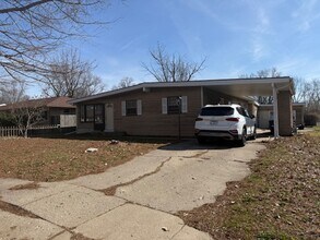 Building Photo - 926 N Linview Ave