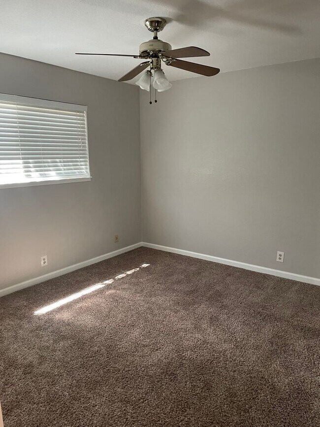 Foto del edificio - Nice 3 bedroom 2 Bath Roseville Home