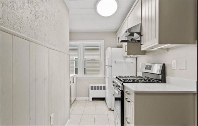 Kitchen - 225 E Hector St