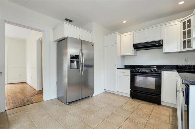 Building Photo - 3211 W San Carlos St