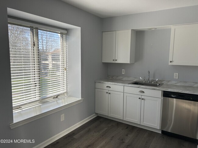 Building Photo - 105 Mt Ln