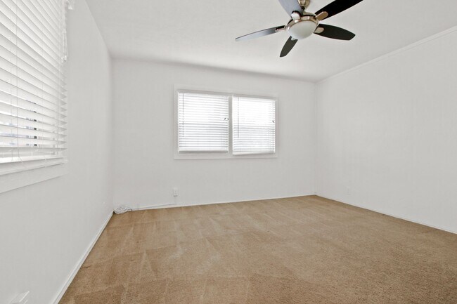 Foto del edificio - 3 bed 2 bath fully renovated apartment near Huntington Harbour