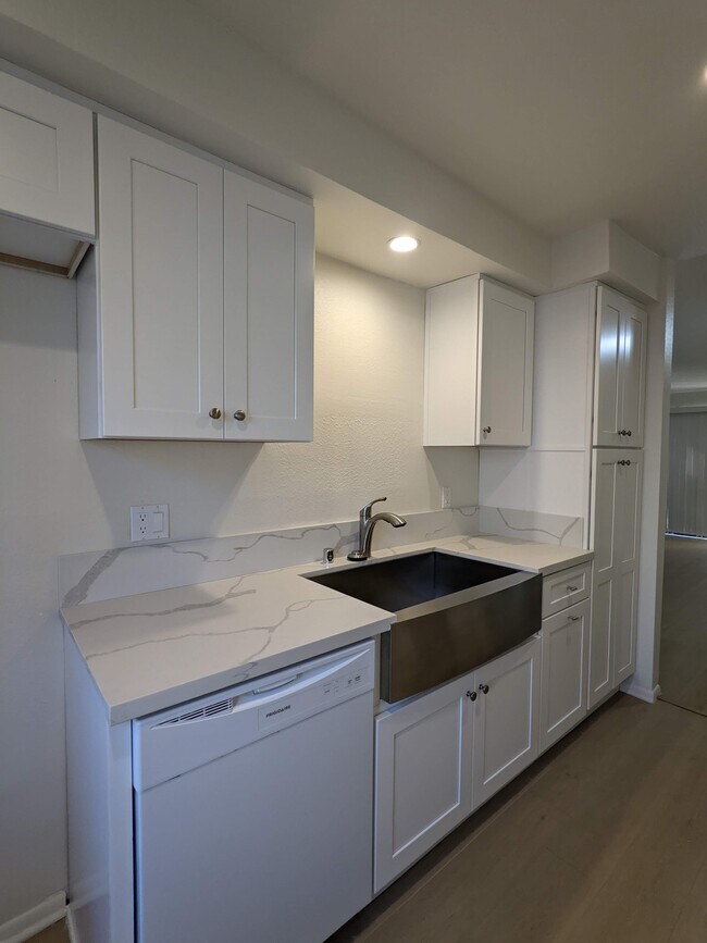Building Photo - 5805 Whitsett Ave