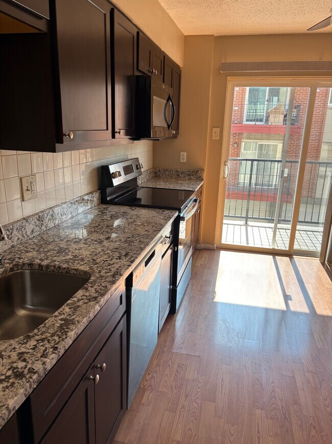 Foto del edificio - 10335 Forest Brook Ln