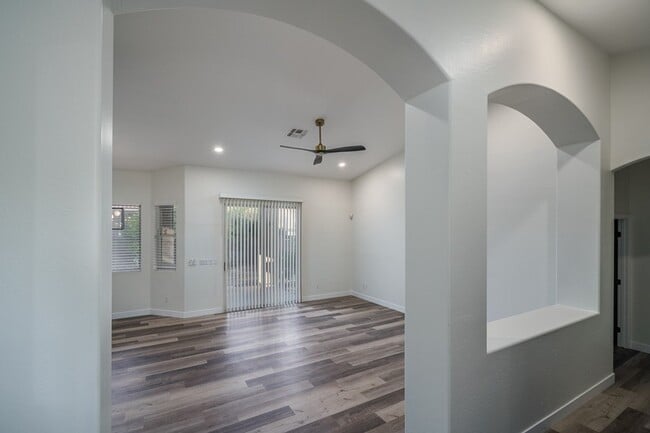 Foto del edificio - Gorgeous Home in Tatum Vista!