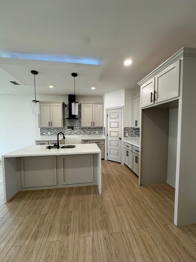 Building Photo - 5928 N Rayo del Sol St