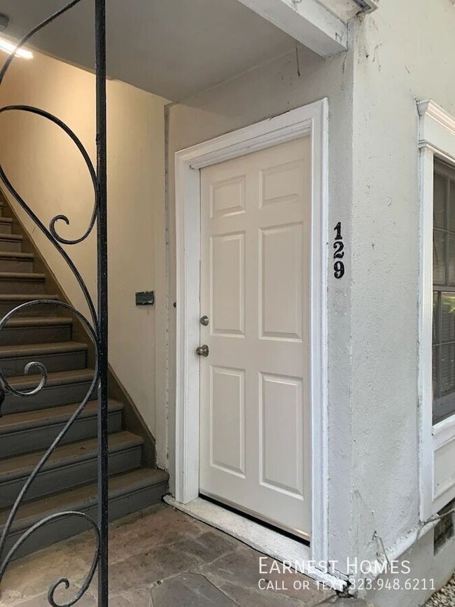 Foto del edificio - 127 N Doheny Dr