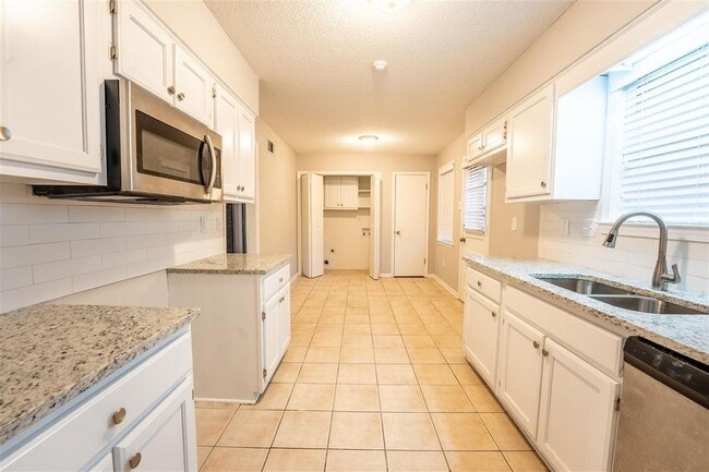 Building Photo - 6222 Brightwood Dr