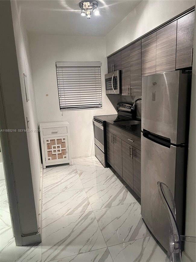 Building Photo - 1611 West Dr