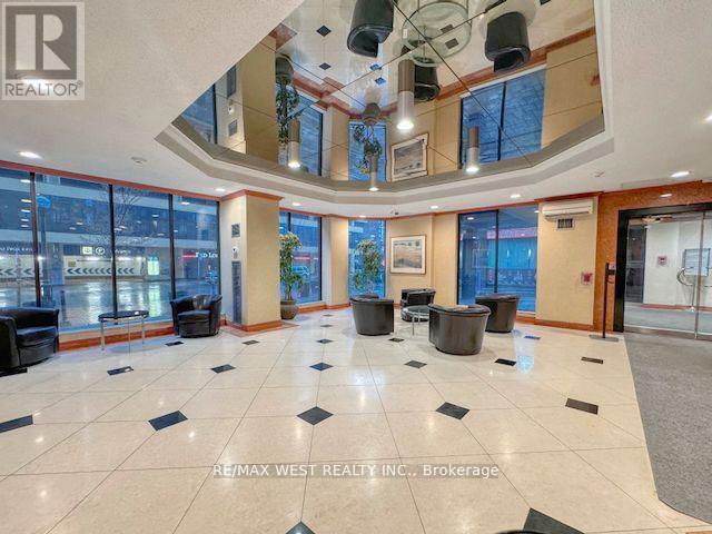 Photo du bâtiment - 633-1633 Bay St.