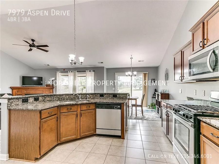 Foto principal - 4 Bedroom 2.5 Baths Available