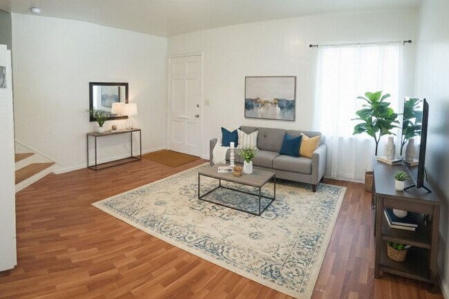 Foto del edificio - Renovated 1-Bedroom with Garage Parking & Garbage Paid!