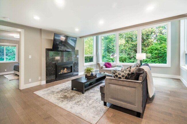 Building Photo - House for rent in Clyde Hill, Bellevue