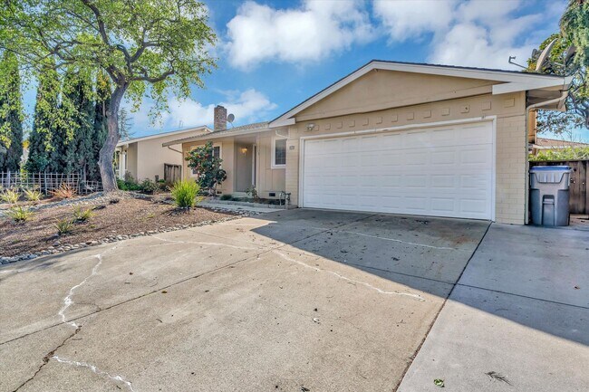 Building Photo - Wow! What a Great Home! Coming Soon!