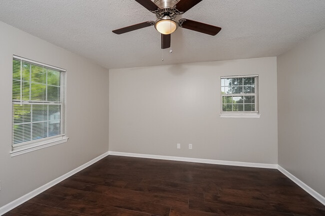 Building Photo - 845 Twin Ridge Dr
