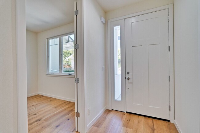 Foto del edificio - Brand New 2 Story, 3 Bed, 3 Bath Townhome ...