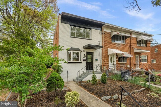 Foto del edificio - 3300 Manorwood Dr