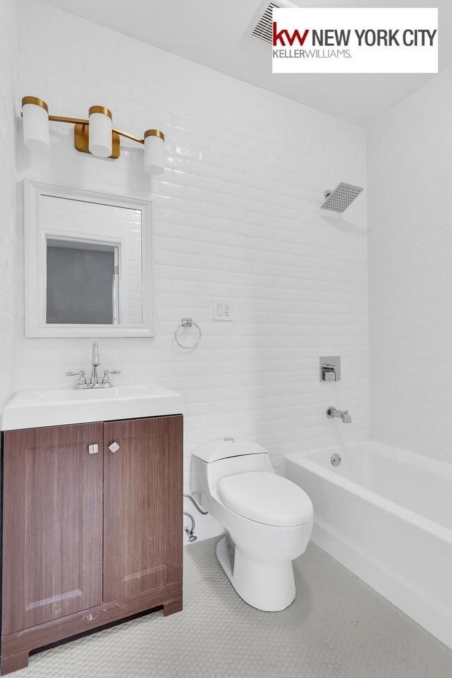 Foto del edificio - 3 bedroom in Bronx NY 10455