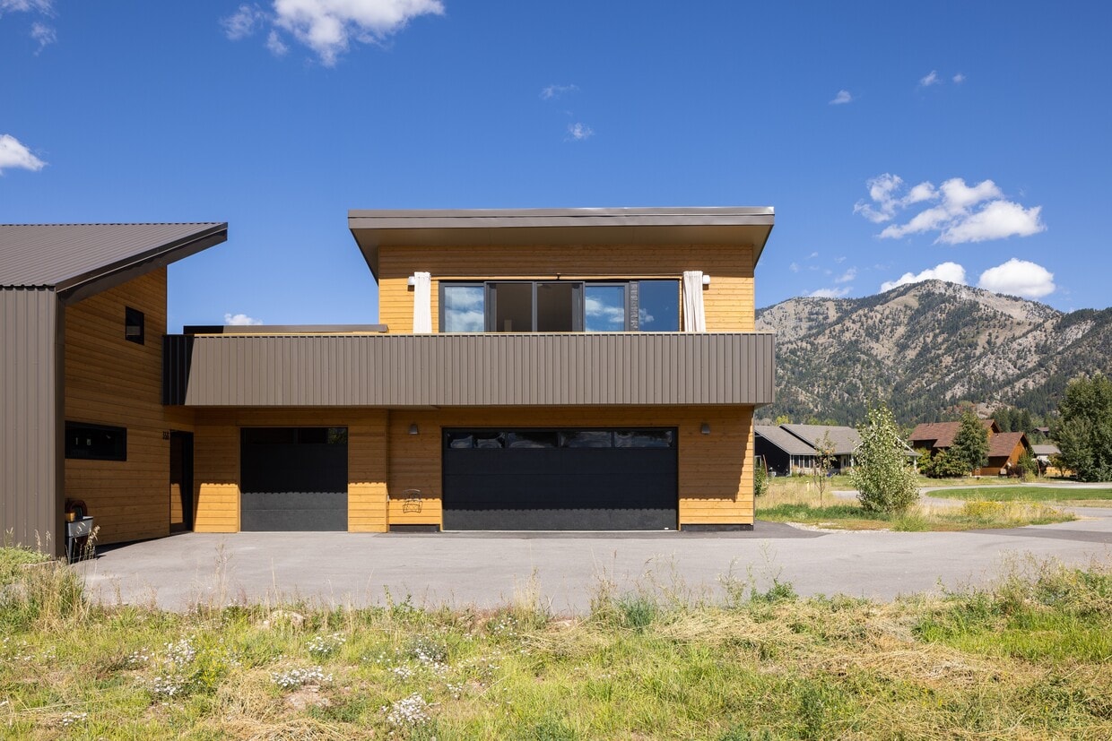 attached guest house - 356 Columbine St