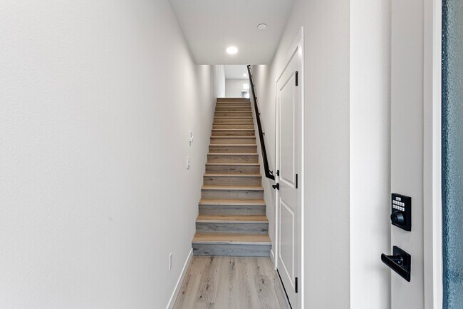 Building Photo - 16124 Cascadian Way