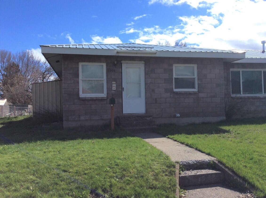 Primary Photo - Y Ave. Duplex