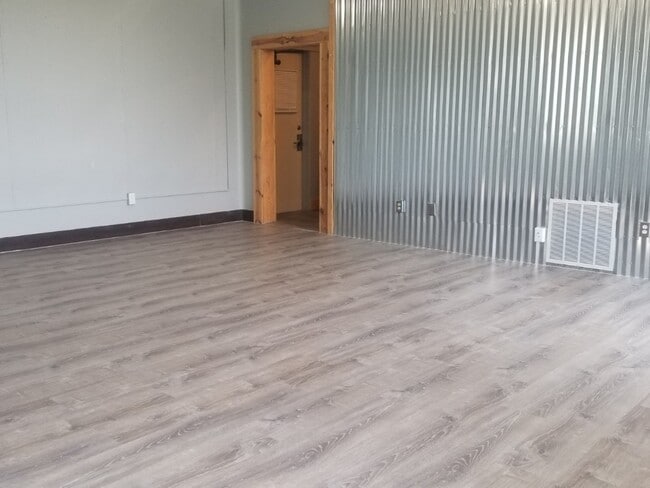 Building Photo - 345 6th St