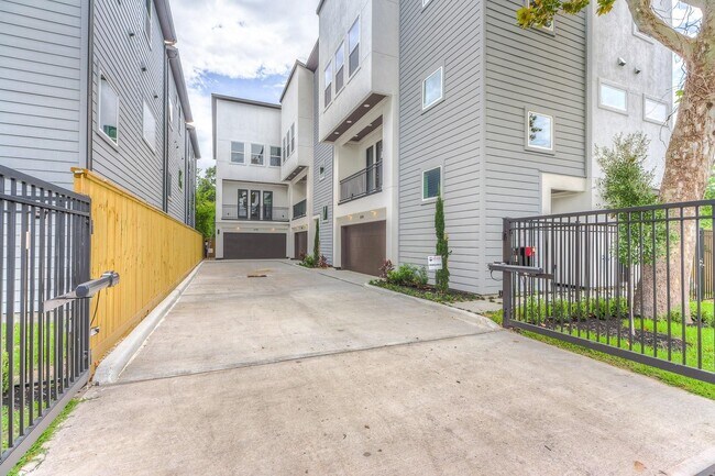 Foto del edificio - 3722 Robertson St