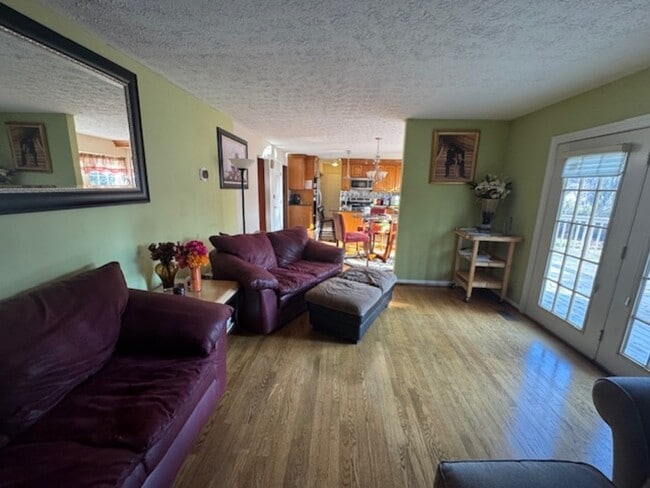 Foto del edificio - 8310 Chestnut Farm Ln