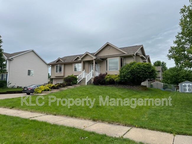 Building Photo - 918 SE Judy Dr