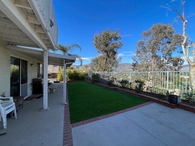 Foto del edificio - 12212 Edgecliff Ave