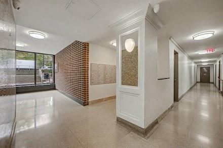 Foto del edificio - 12205 Flatlands Ave