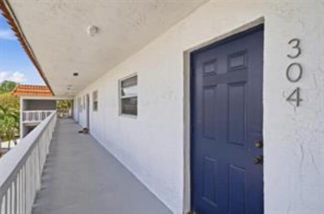 Building Photo - 1400 NE 57th St