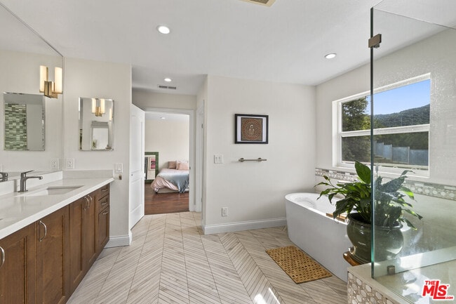 Building Photo - 3804 Vista Linda Dr