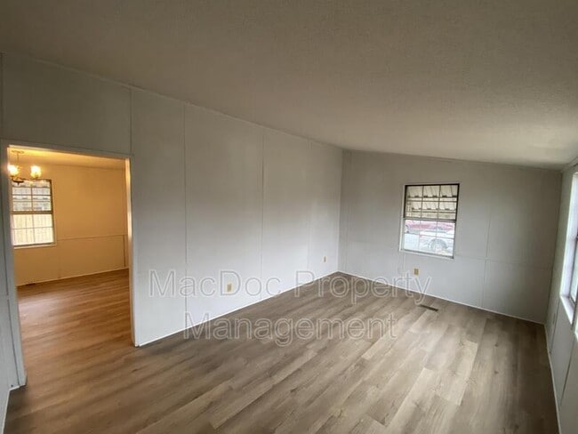 Building Photo - 900 White St