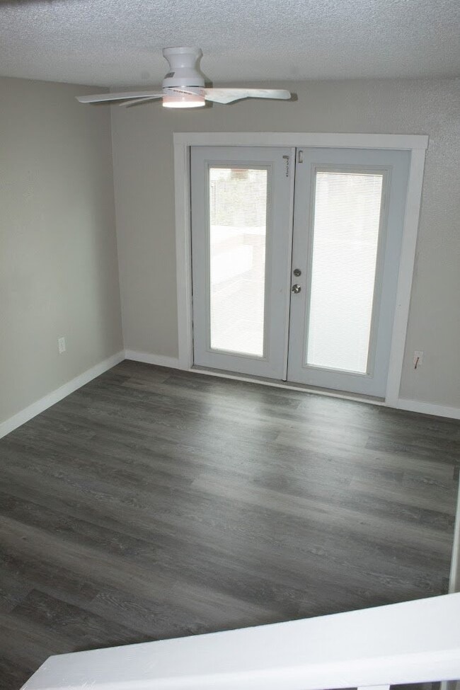 Building Photo - 7023 Oakwood Dr