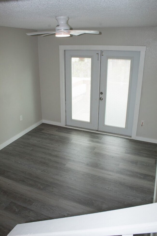 Foto del edificio - 7023 Oakwood Dr