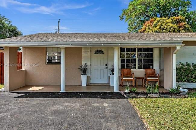 Building Photo - 4633 SW 28th Ave