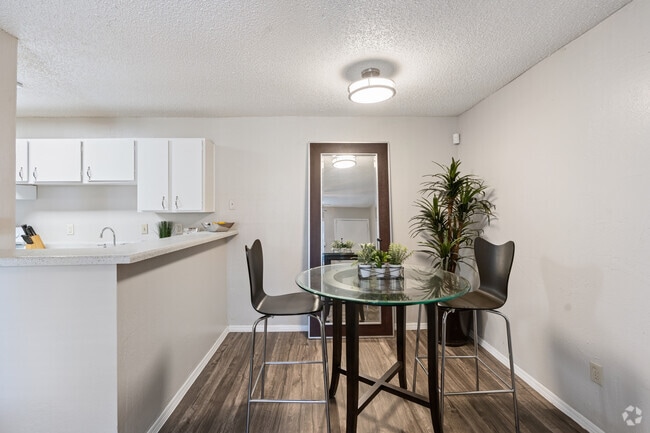 2BR, 1BA - 732SF - Dining Room - The Wick