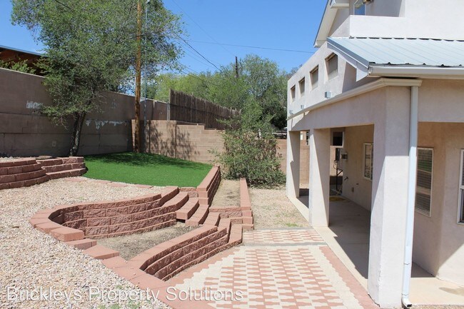 Foto del edificio - 5 br, 3 bath House - 1931 Bryn Mawr Dr. NE.