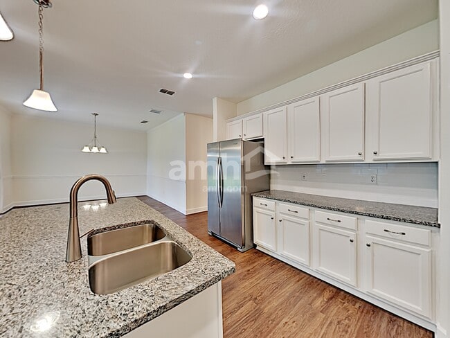 Building Photo - 3025 Creek Village Ln