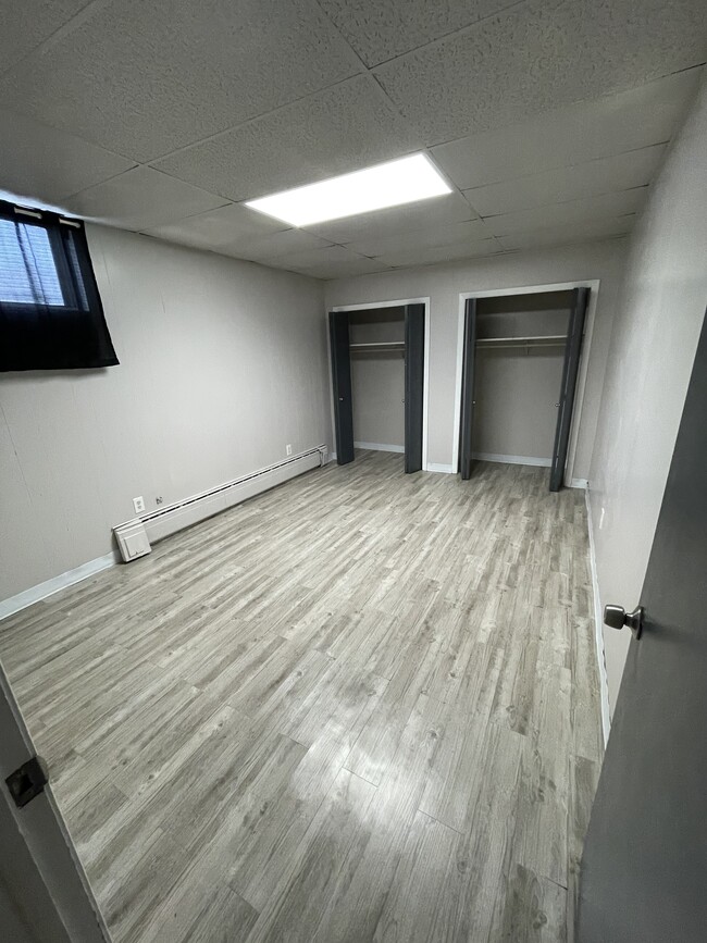 Building Photo - 402 1st St
