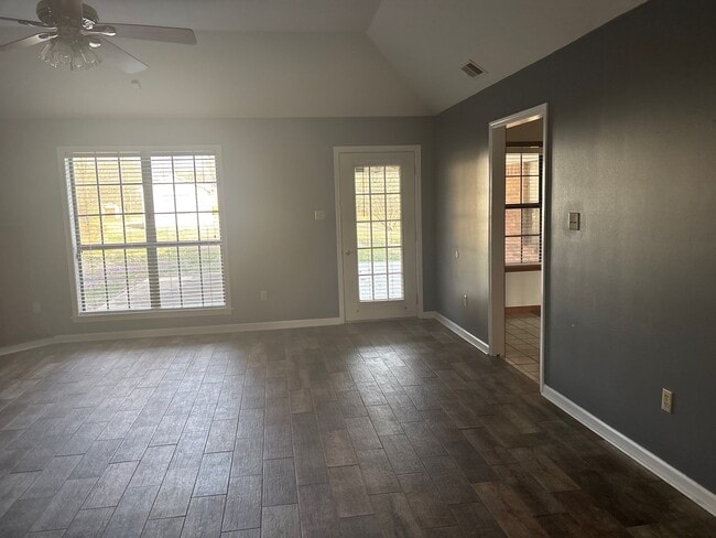 Foto del edificio - 375 Plum Tree Cir