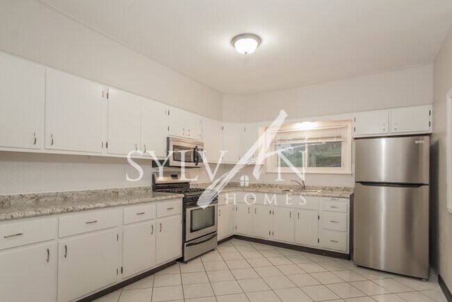 Foto del edificio - 3BR Brick Rancher Available Now!