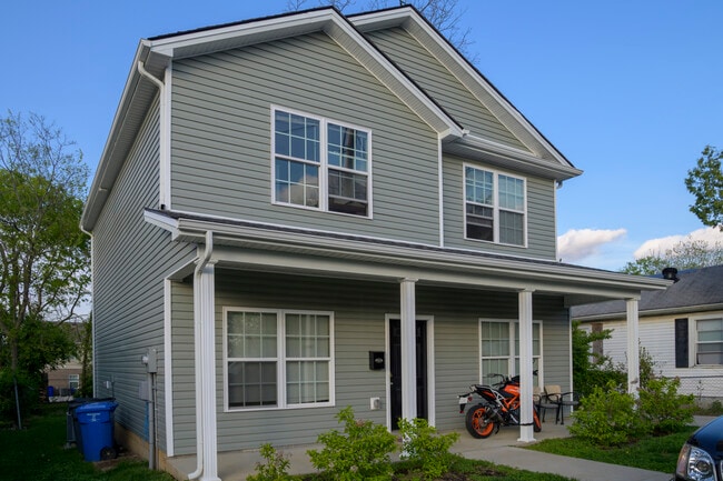 Building Photo - Kampus Properties STUDENT HOUSING