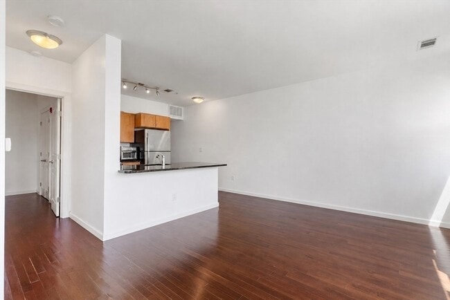 Building Photo - 4 Repton Cir