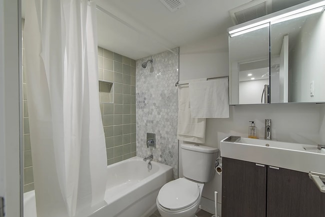 Building Photo - 150 Meadowlands Dr W