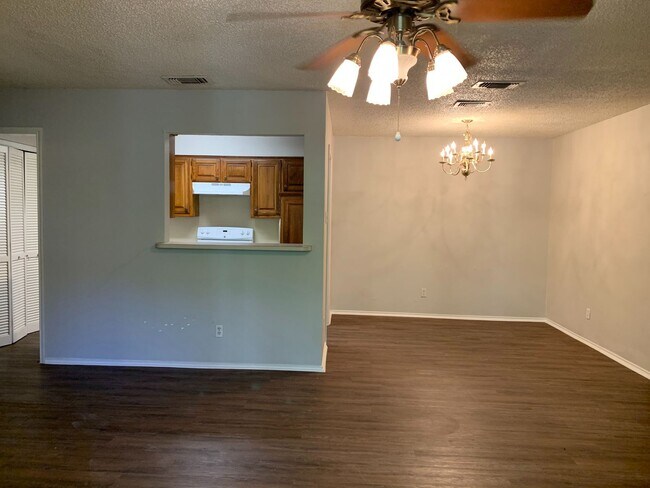 Foto del edificio - 417-421 Gardenview