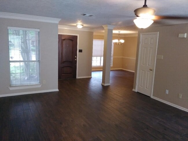 Foto del edificio - 7626 Almond Springs Dr